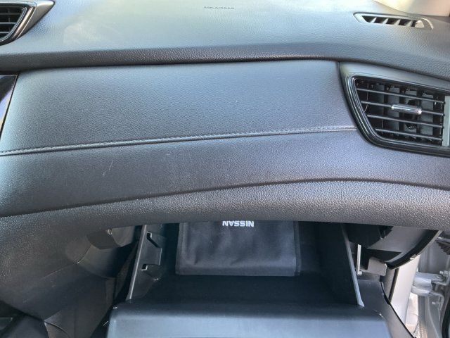 Used 2018 Nissan Rogue SV AWD/4WD image 28