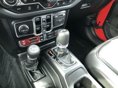 Used 2024 Jeep Wrangler Unlimited Rubicon image 18