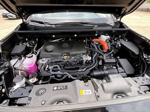 Used 2025 Toyota RAV4 XLE AWD/4WD image 32