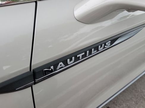 Used 2022 Lincoln Nautilus Reserve w/ Equipment Group 201A FWD image 3