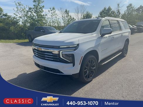 New 2026 Chevrolet Suburban LT w/ Comfort Package AWD/4WD image 1