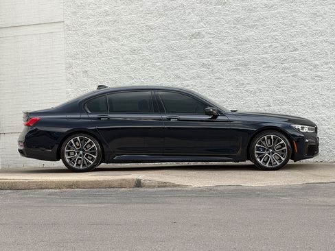 Used 2022 BMW M760i xDrive w/ Luxury Rear Seating Package AWD/4WD image 8