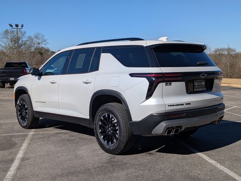 Used 2025 Chevrolet Traverse Z71 w/ Driver Confidence Package image 7