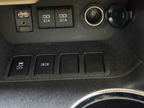 Used 2018 Toyota Highlander XLE image 28