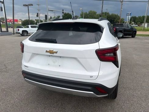 Used 2025 Chevrolet Trax LT FWD image 22