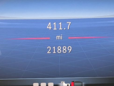 Used 2024 Mercedes-Benz GLC 300 4MATIC image 11