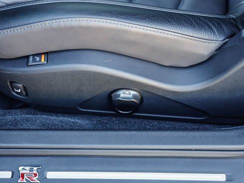 Used 2024 Nissan GT-R Premium w/ Premium Interior Package image 21