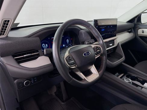 Used 2025 Ford Explorer Active AWD/4WD image 9