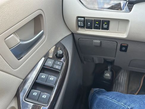 Used 2017 Toyota Sienna XLE Premium image 18