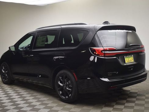 New 2026 Chrysler Pacifica Select w/ S Appearance Package image 12