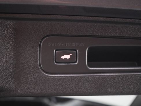 Used 2025 Honda Pilot Touring image 17
