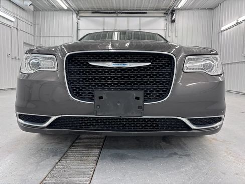 Used 2015 Chrysler 300 Limited RWD image 11