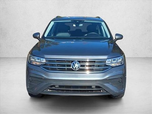Used 2022 Volkswagen Tiguan SE AWD/4WD image 2