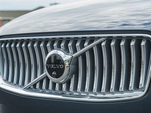 Used 2023 Volvo XC90 B6 Plus w/ Protection Package AWD/4WD image 12