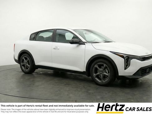 Used 2025 Kia K4 LXS image 1