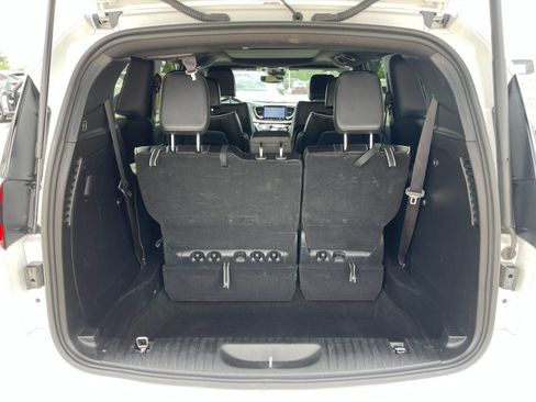 Used 2025 Chrysler Pacifica Limited FWD image 17