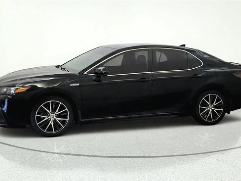 Used 2021 Toyota Camry SE FWD image 3