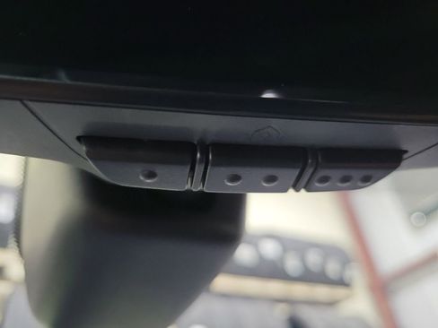 Certified 2024 Land Rover Discovery Dynamic SE image 37