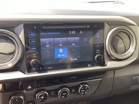 Used 2018 Toyota Tacoma TRD Sport AWD/4WD image 12