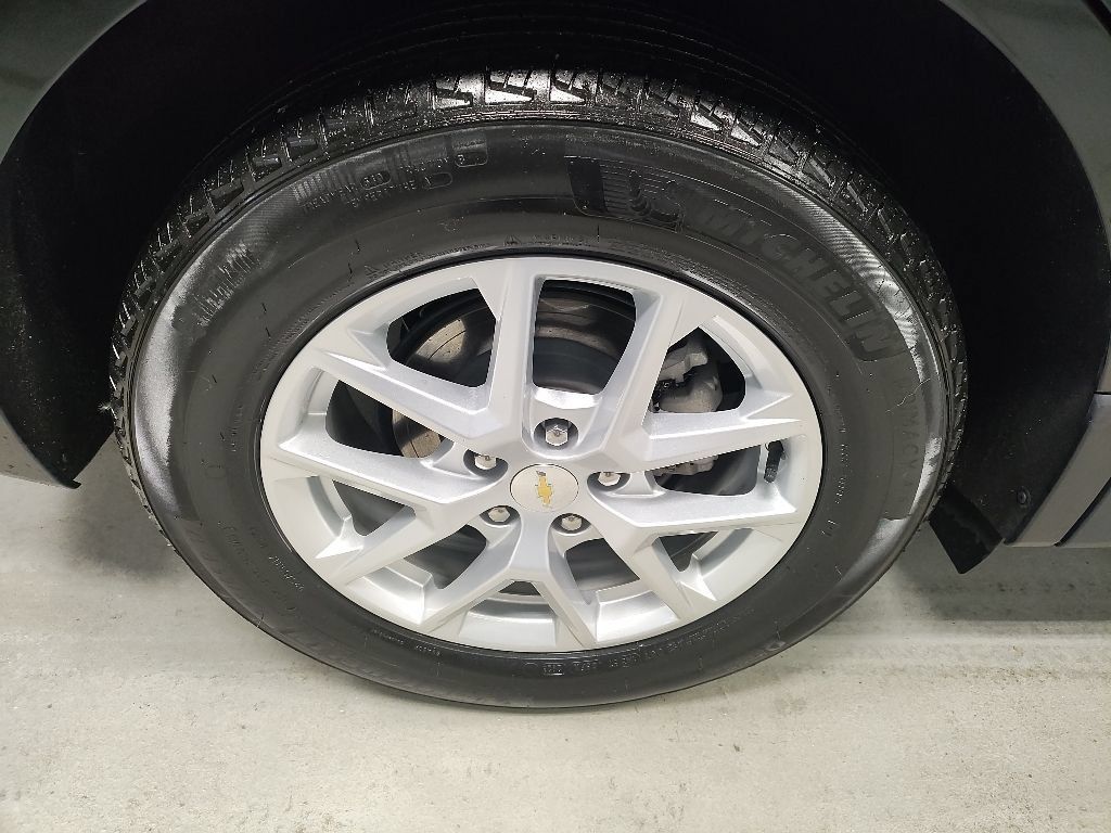 Used 2024 Chevrolet Equinox LT FWD image 3