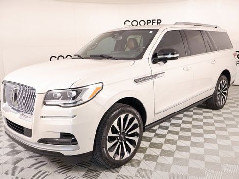 Certified 2023 Lincoln Navigator L Reserve image 11