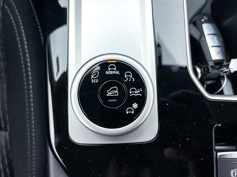 New 2025 Mitsubishi Outlander ES image 19