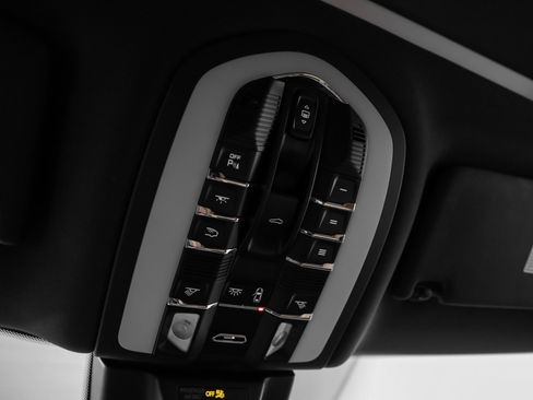 Used 2025 Porsche Macan image 34