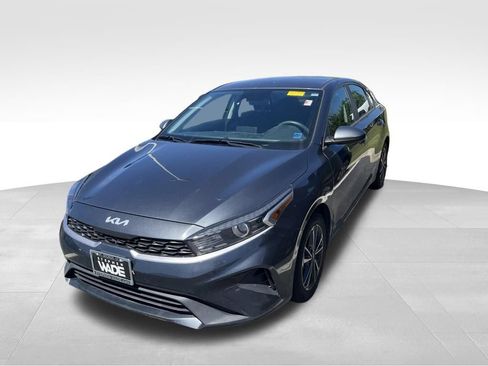 Used 2023 Kia Forte LXS FWD image 3