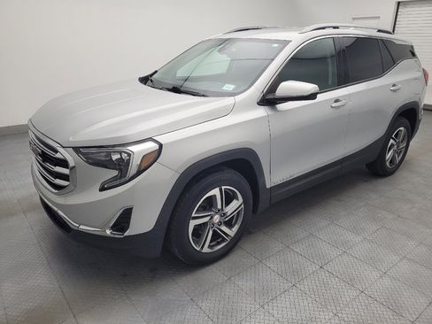 Used 2020 GMC Terrain SLT w/ Preferred Package AWD/4WD image 2