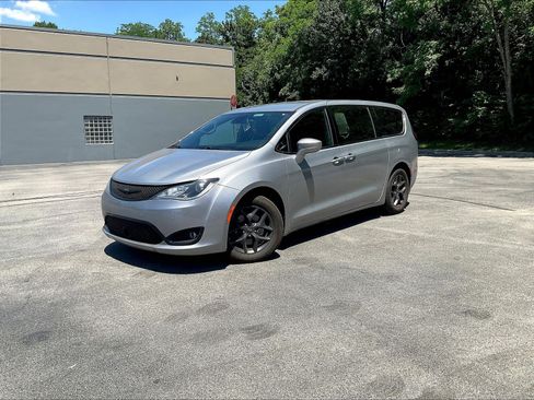 Used 2019 Chrysler Pacifica Touring Plus w/ Advanced Safetytec Group FWD image 31
