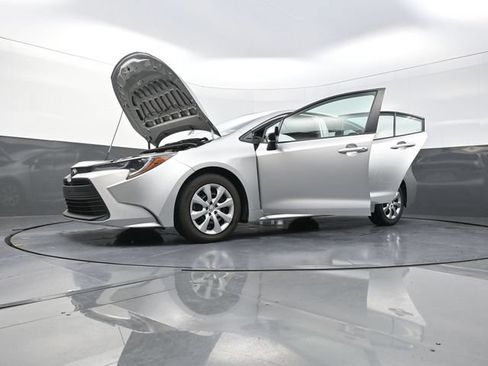 Used 2025 Toyota Corolla LE FWD image 41