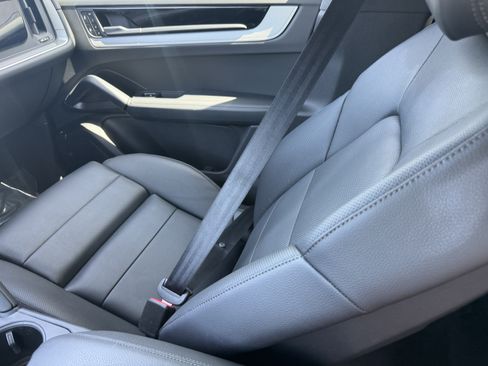 Certified 2026 Porsche Cayenne S AWD/4WD image 19