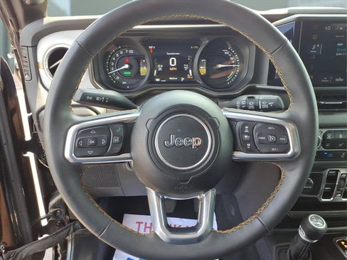 Used 2024 Jeep Wrangler Unlimited Sahara AWD/4WD image 11