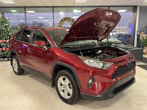 Used 2019 Toyota RAV4 XLE w/ All Weather Liner Package image 58