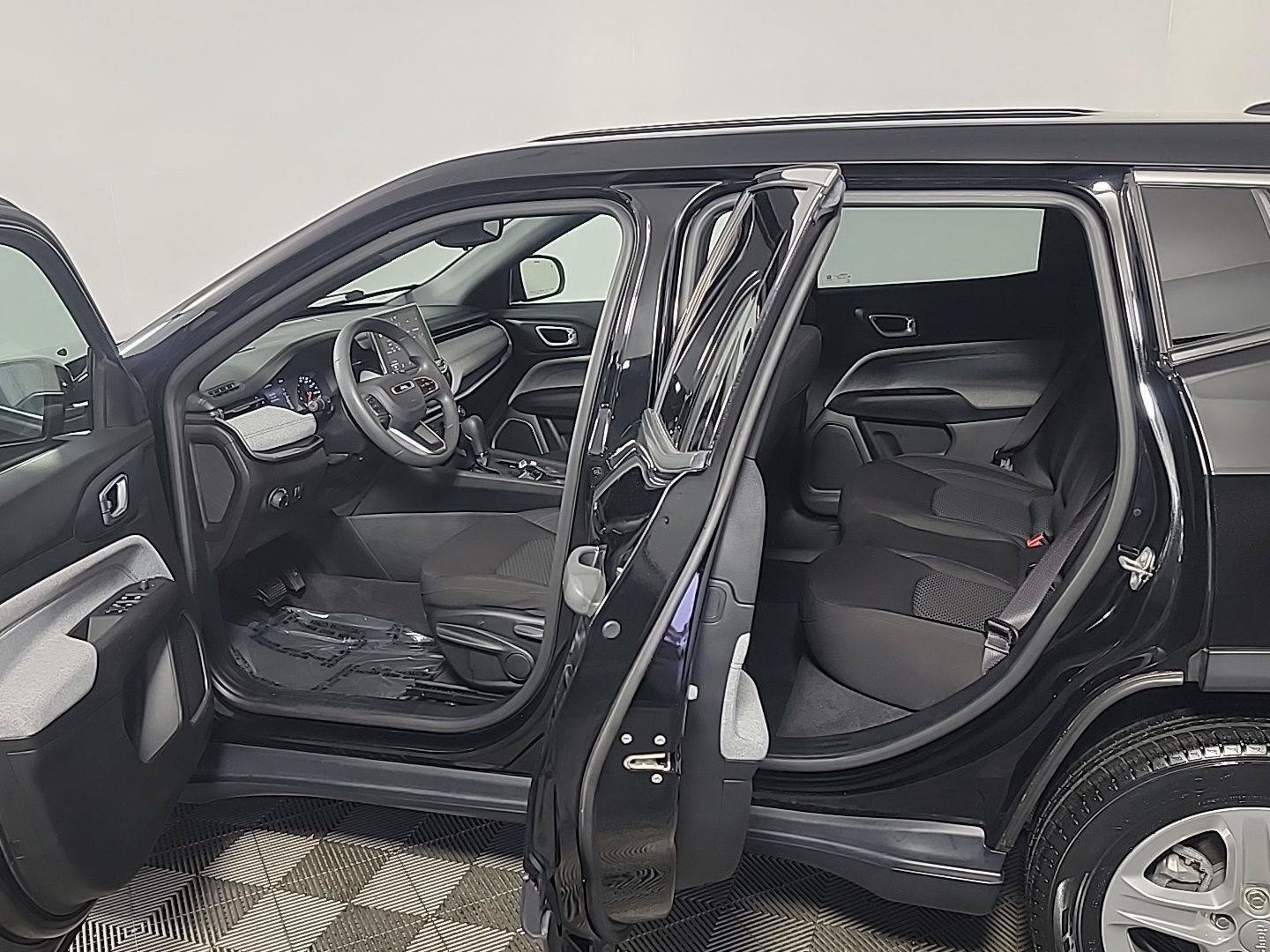 Used 2023 Jeep Compass Sport AWD/4WD image 15
