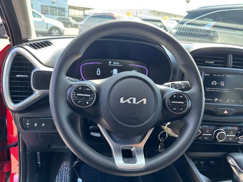 Used 2025 Kia Soul LX w/ LX Technology Package FWD image 28