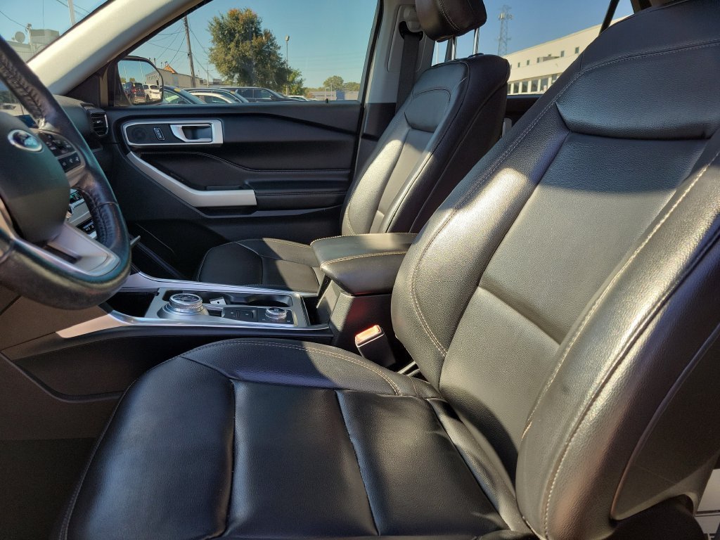 Used 2020 Ford Explorer XLT w/ Equipment Group 202A AWD/4WD image 20