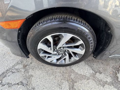 Used 2018 Honda Civic EX image 19
