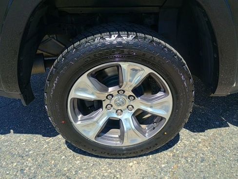 Used 2022 RAM 1500 Laramie AWD/4WD image 11
