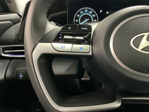 Used 2025 Hyundai Elantra SEL image 16