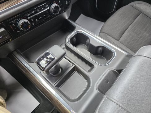 Used 2024 Chevrolet Silverado 1500 LT Trail Boss w/ Convenience Package II AWD/4WD image 18