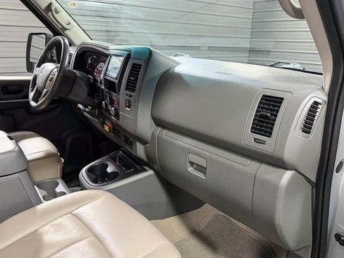 Used 2019 Nissan NV 3500 SL image 20