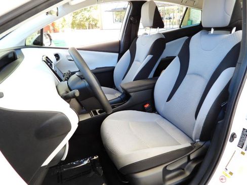 Used 2019 Toyota Prius L Eco image 33