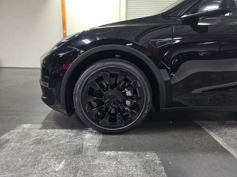 Used 2022 Tesla Model Y Long Range AWD/4WD image 22