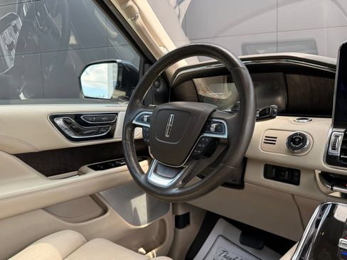 Used 2019 Lincoln Navigator L Reserve AWD/4WD image 20
