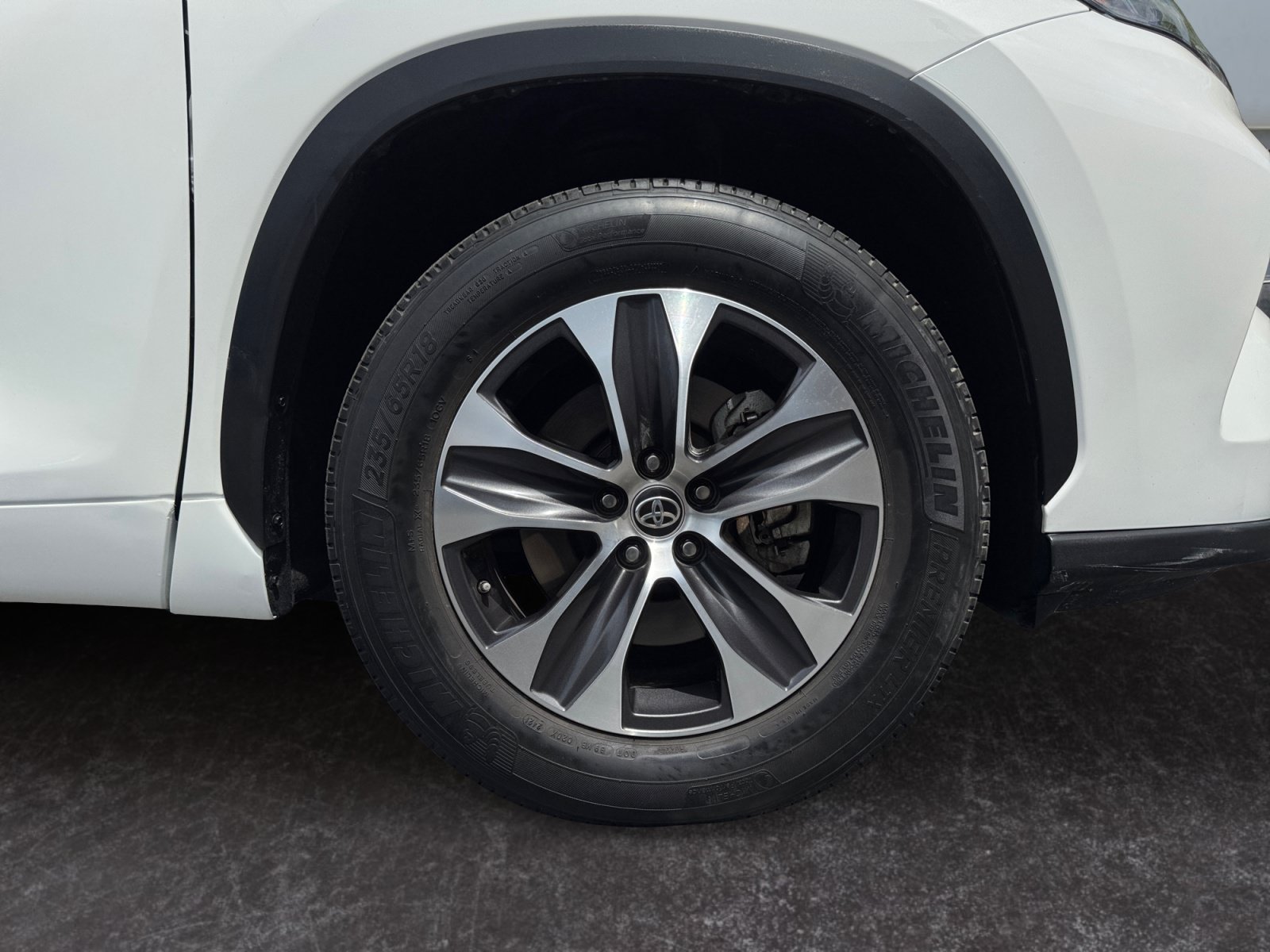 Used 2021 Toyota Highlander XLE FWD image 14