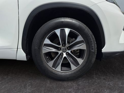 Used 2021 Toyota Highlander XLE FWD image 14