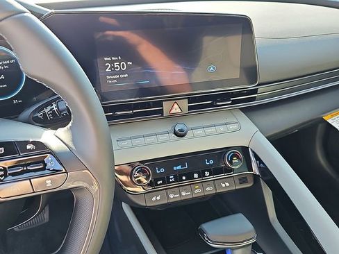 New 2025 Hyundai Elantra Limited w/ Cargo Package FWD image 28