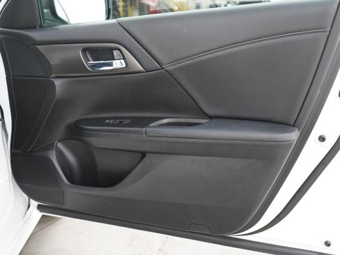 Used 2016 Honda Accord Sport image 9