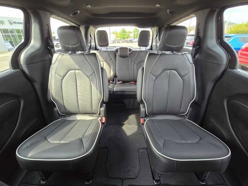 New 2026 Chrysler Pacifica Limited w/ S Appearance Package image 18